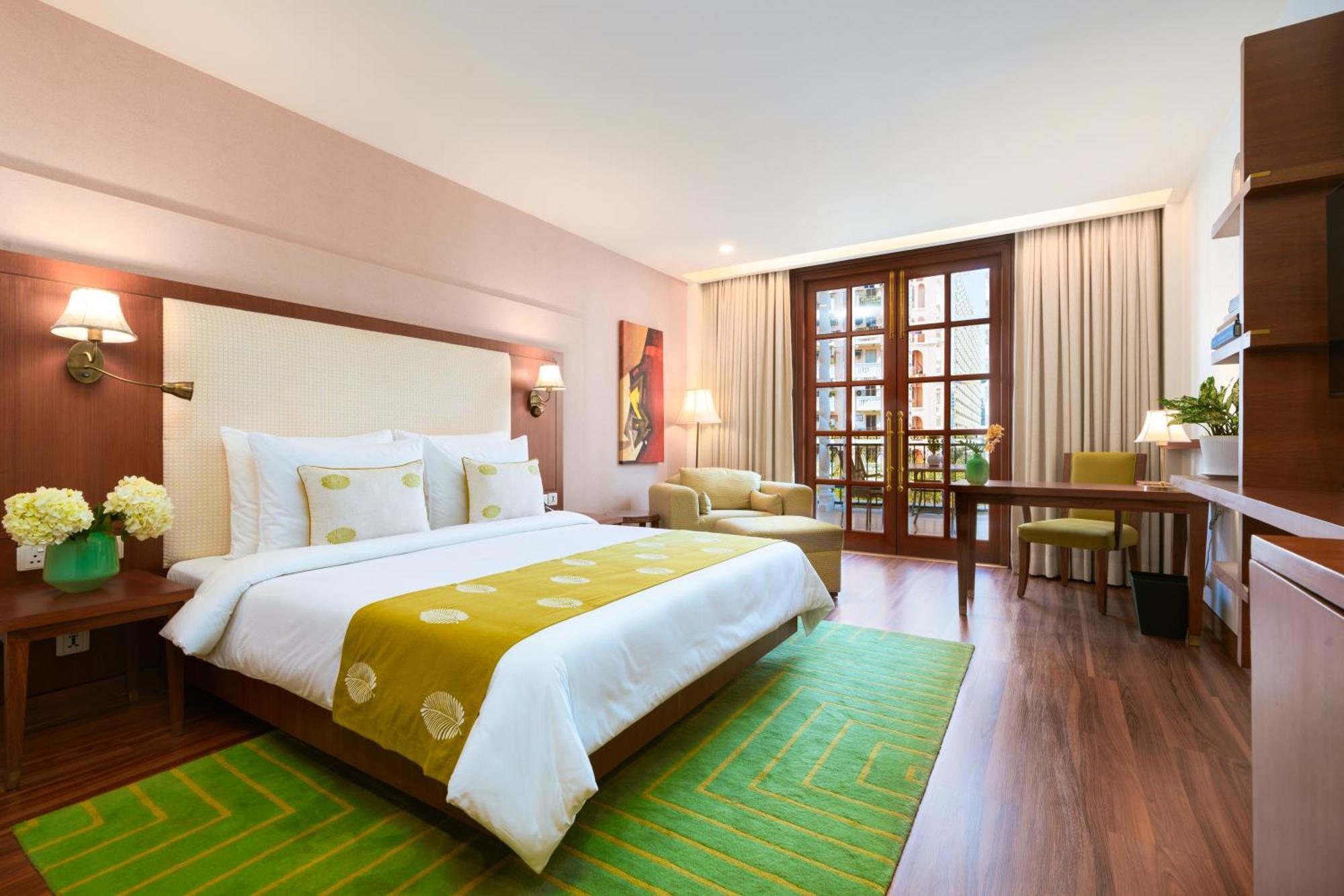 Dlf Club 5 Hotel คูร์เคาน์ ภายนอก รูปภาพ