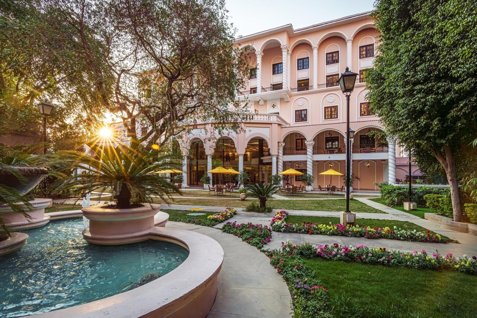Dlf Club 5 Hotel คูร์เคาน์ ภายนอก รูปภาพ