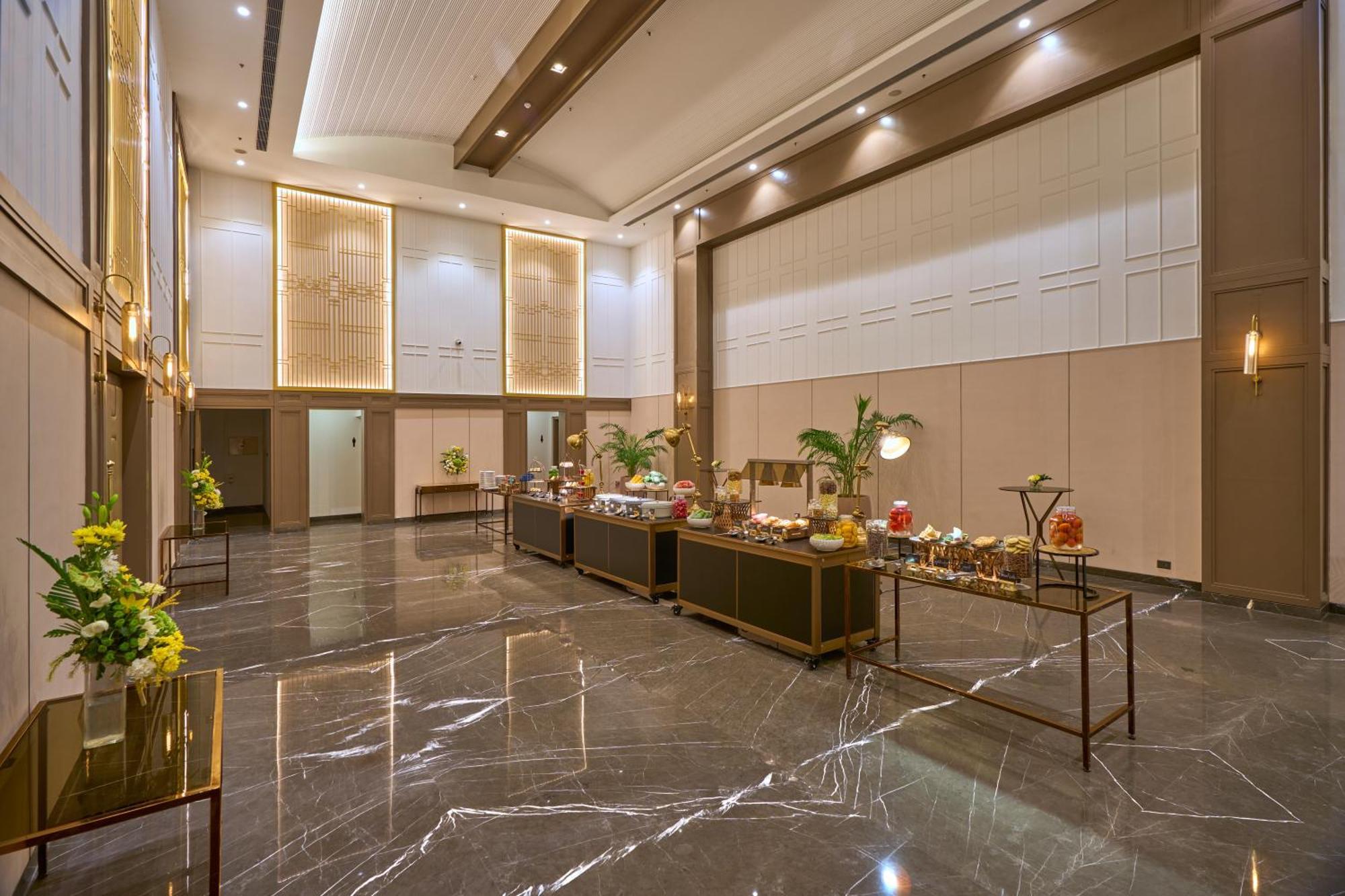 Dlf Club 5 Hotel คูร์เคาน์ ภายนอก รูปภาพ