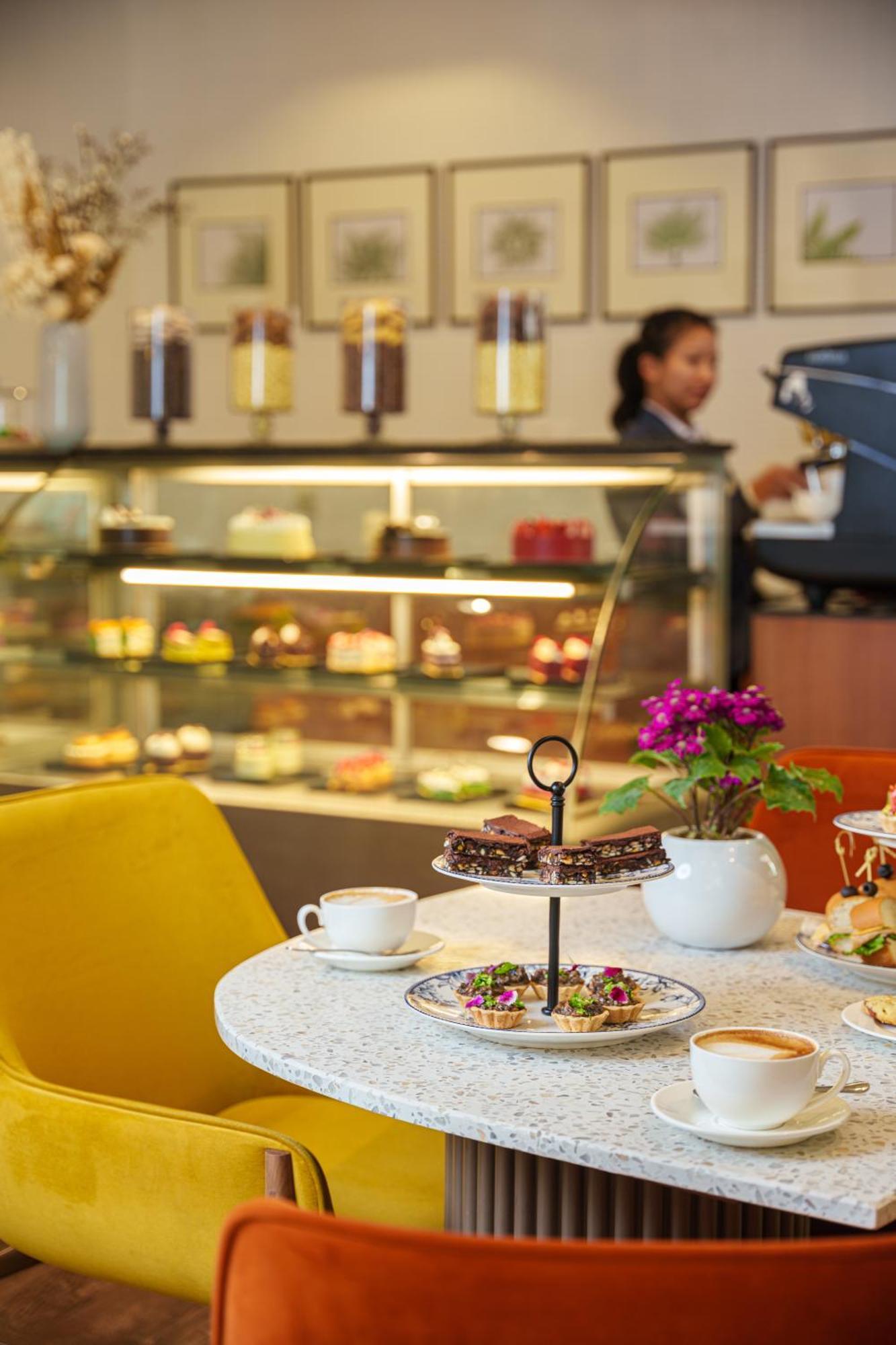 Dlf Club 5 Hotel คูร์เคาน์ ภายนอก รูปภาพ
