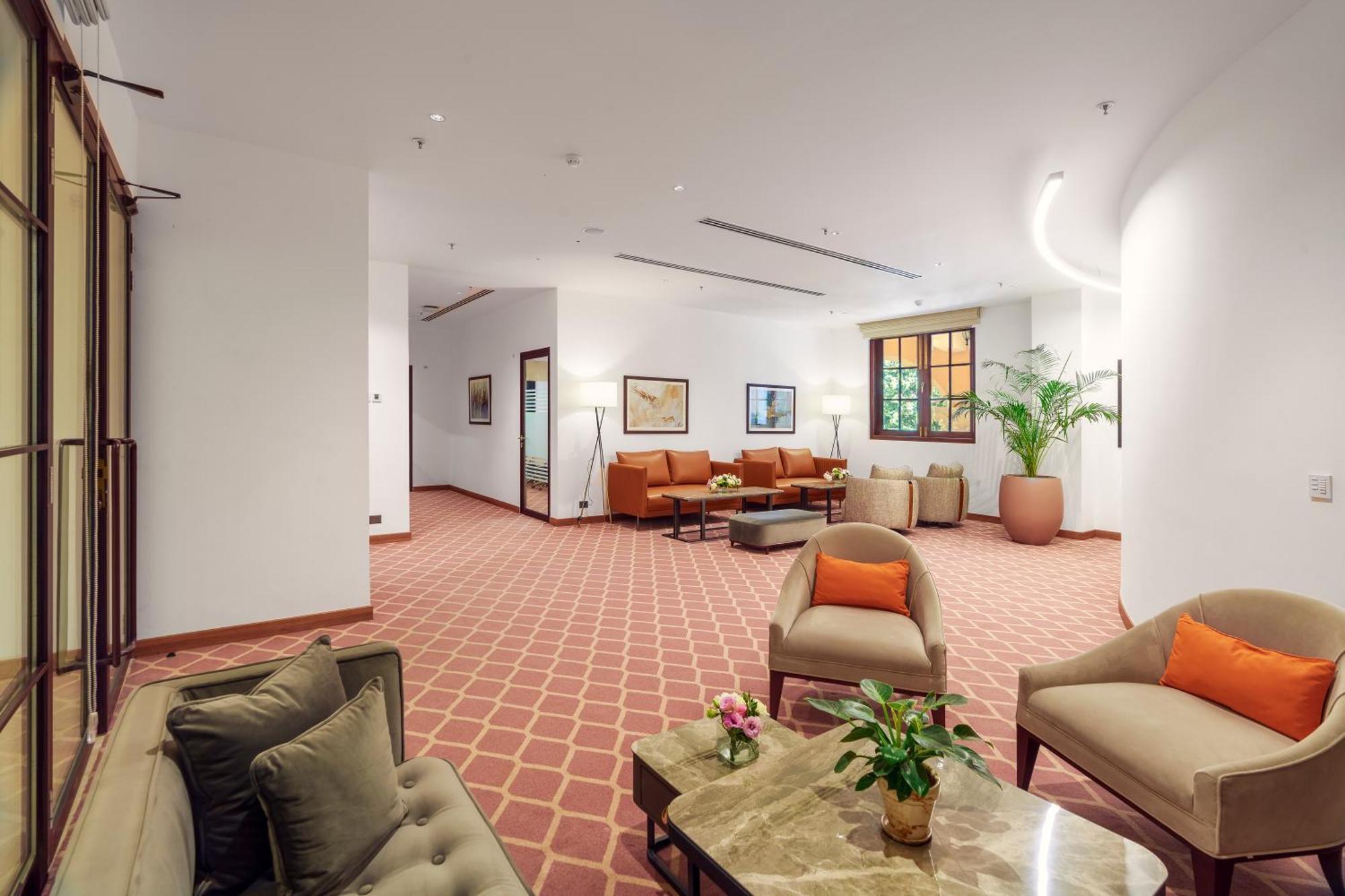 Dlf Club 5 Hotel คูร์เคาน์ ภายนอก รูปภาพ