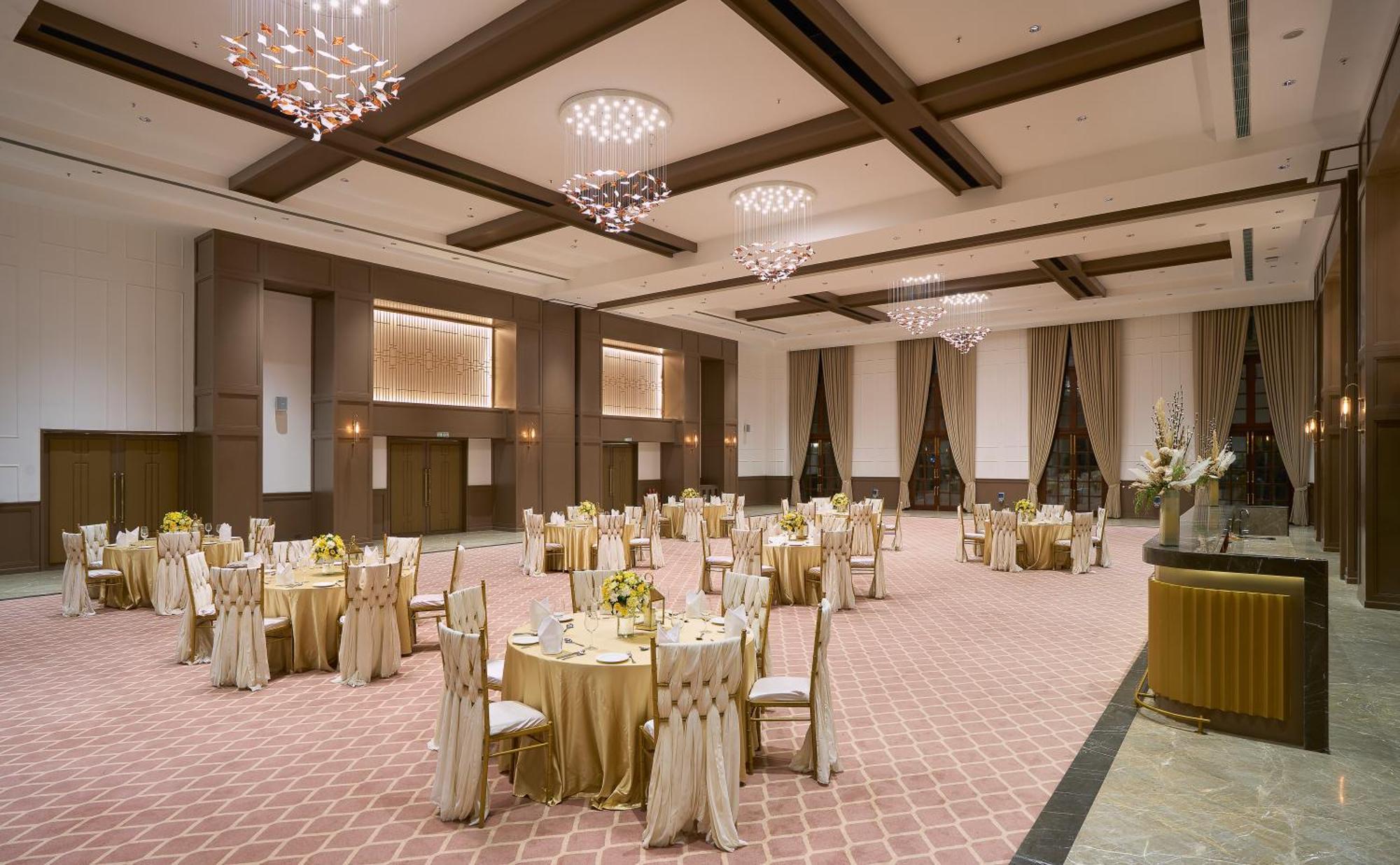Dlf Club 5 Hotel คูร์เคาน์ ภายนอก รูปภาพ