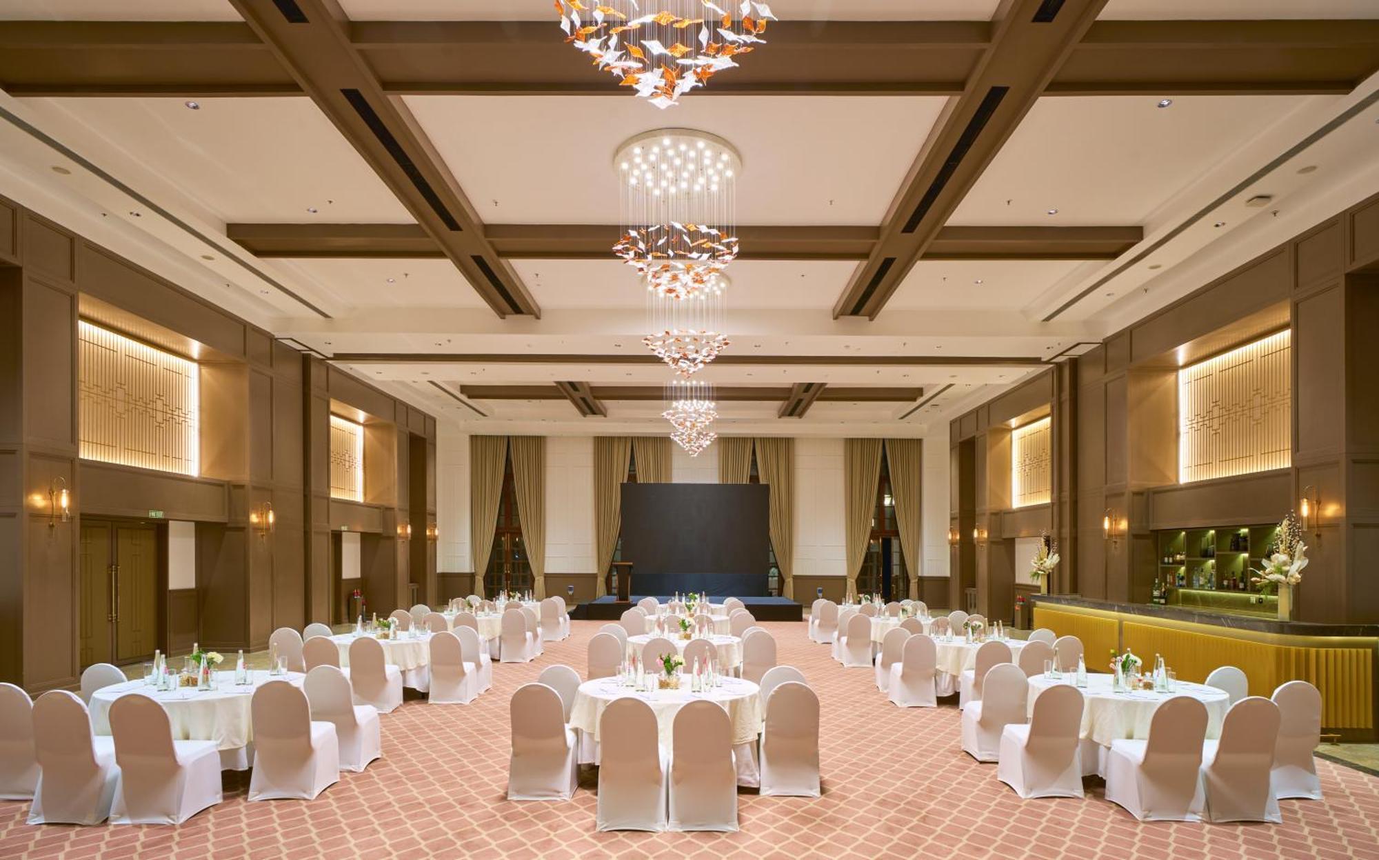 Dlf Club 5 Hotel คูร์เคาน์ ภายนอก รูปภาพ