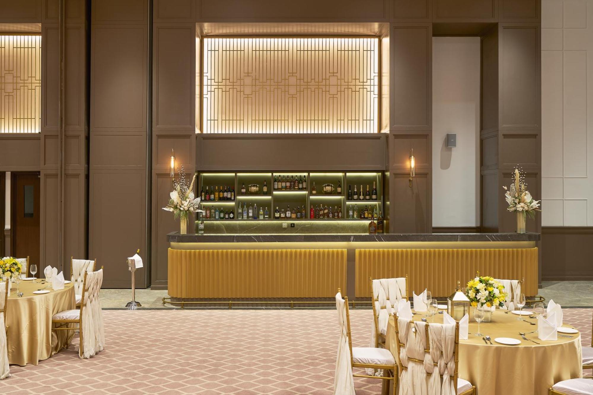Dlf Club 5 Hotel คูร์เคาน์ ภายนอก รูปภาพ