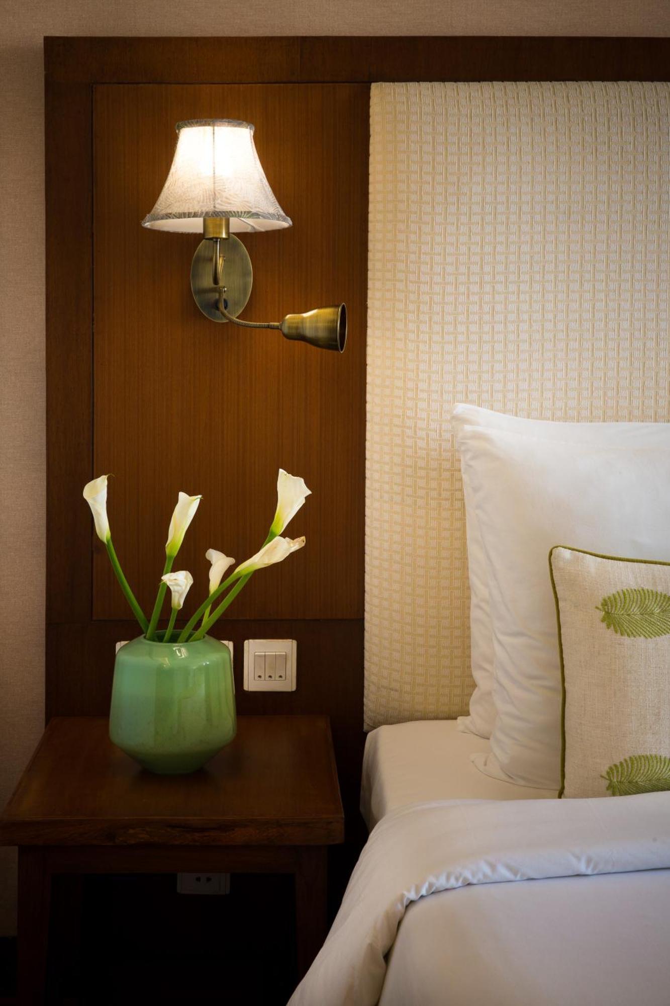 Dlf Club 5 Hotel คูร์เคาน์ ภายนอก รูปภาพ