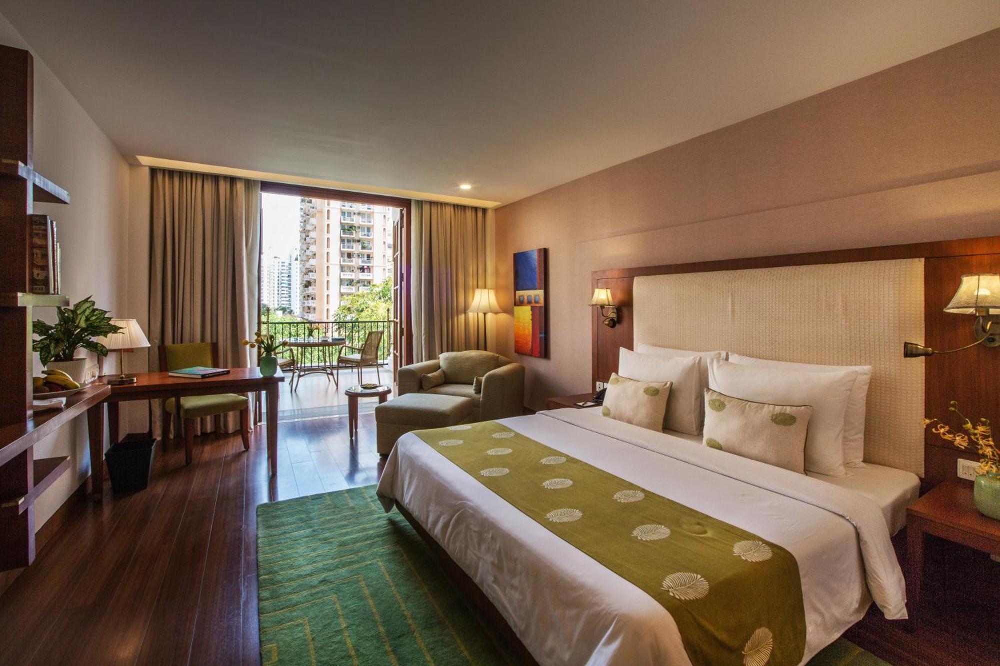 Dlf Club 5 Hotel คูร์เคาน์ ภายนอก รูปภาพ