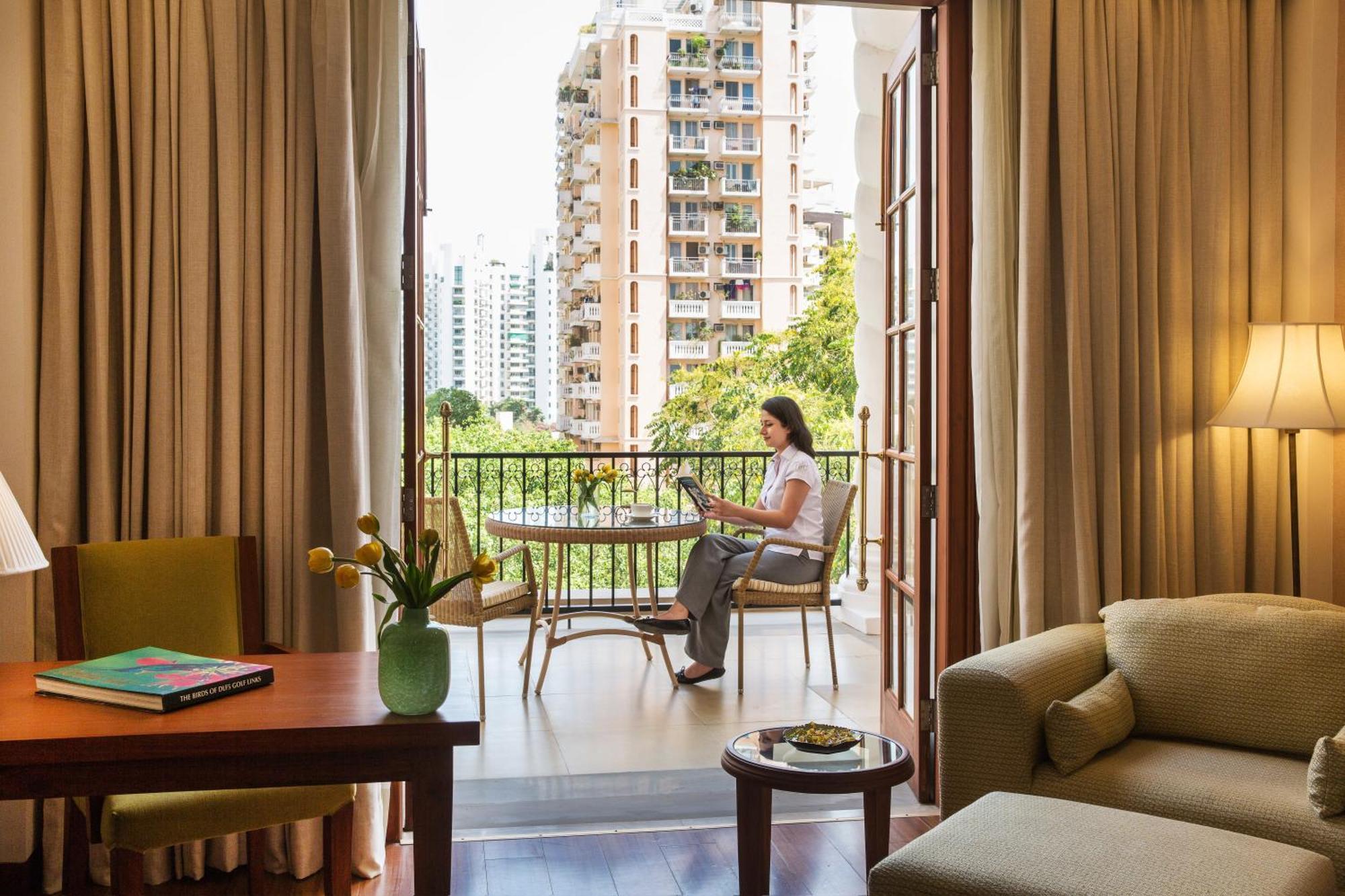 Dlf Club 5 Hotel คูร์เคาน์ ภายนอก รูปภาพ