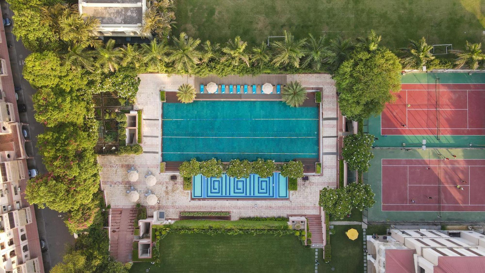 Dlf Club 5 Hotel คูร์เคาน์ ภายนอก รูปภาพ