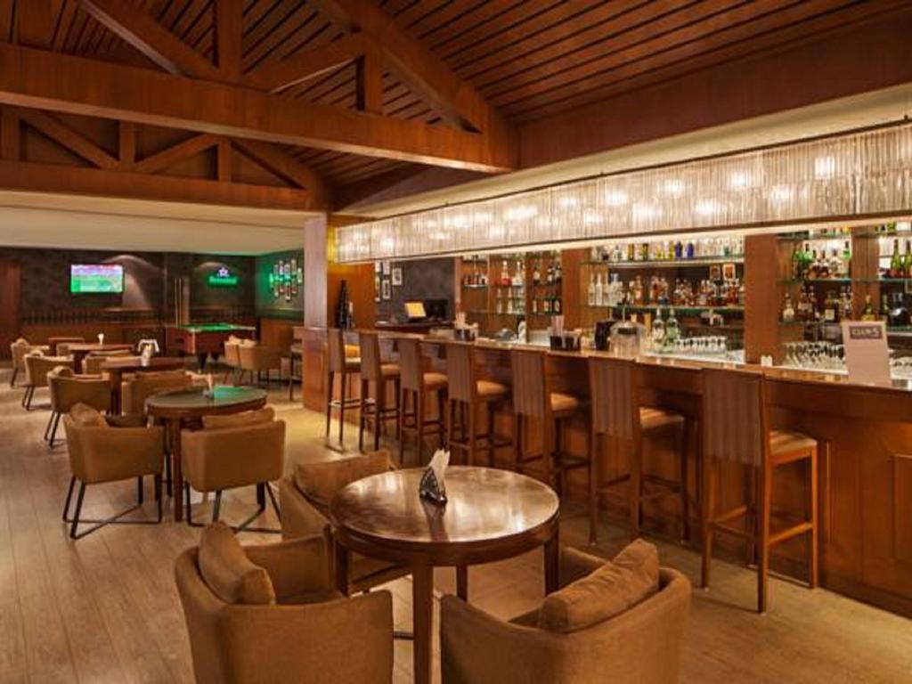 Dlf Club 5 Hotel คูร์เคาน์ ภายนอก รูปภาพ