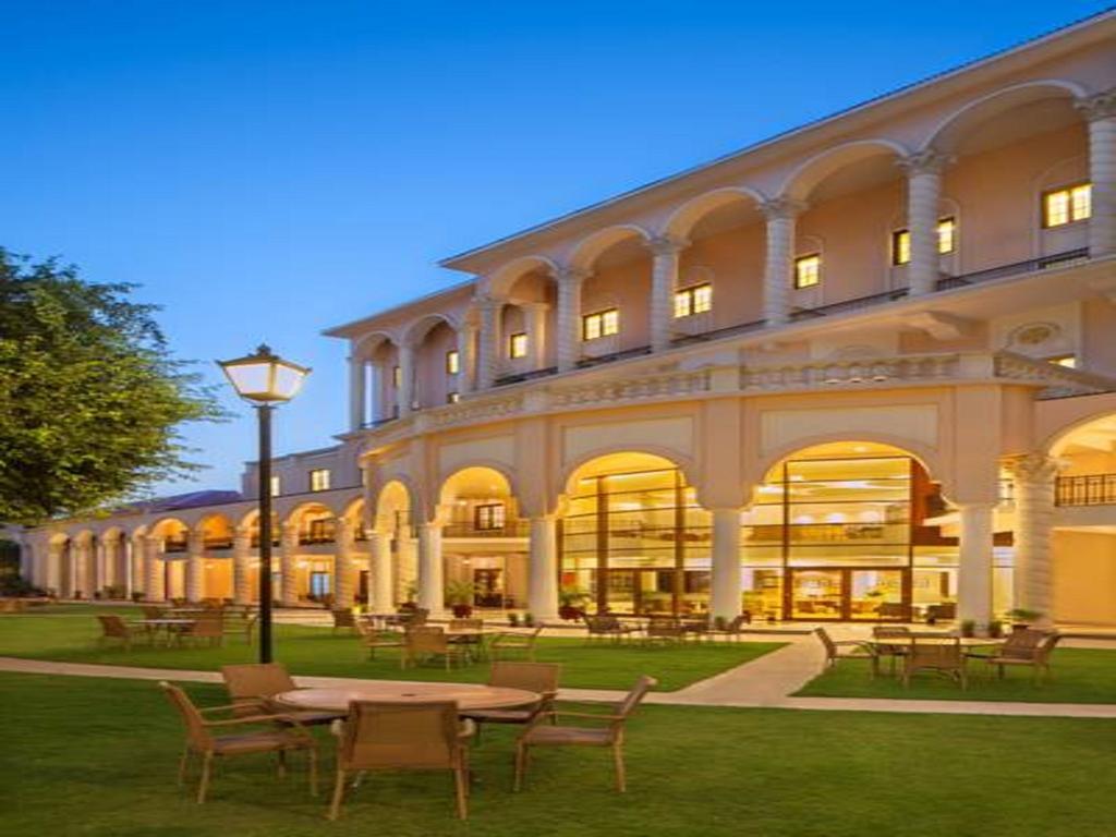 Dlf Club 5 Hotel คูร์เคาน์ ภายนอก รูปภาพ
