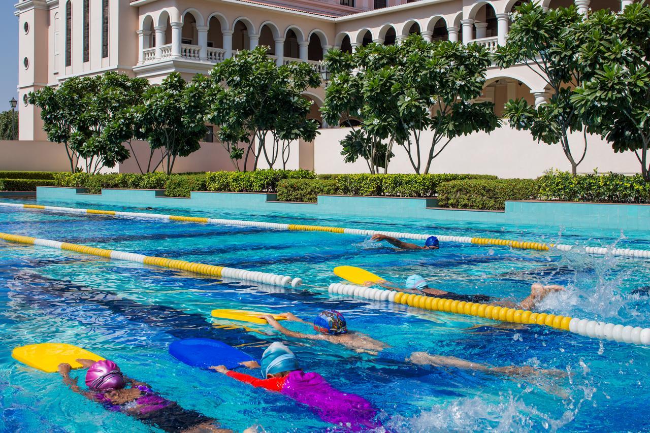 Dlf Club 5 Hotel คูร์เคาน์ ภายนอก รูปภาพ